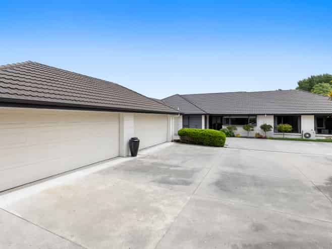 19 Regents Park Drive, Casebrook