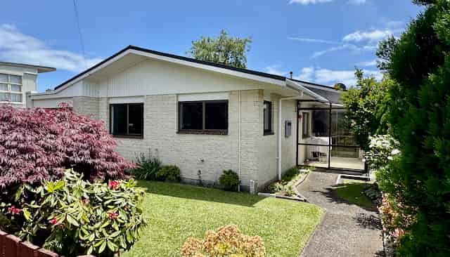 1/14 Burns Street, Westown