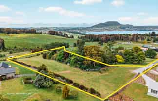 8 Lens Way, Acacia Bay