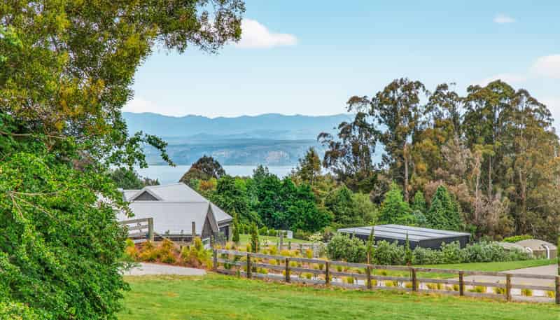 8 Lens Way, Acacia Bay