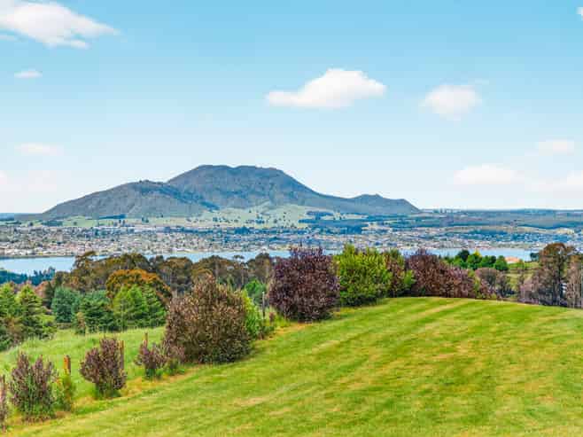 8 Lens Way, Acacia Bay