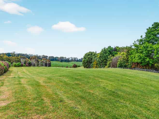 8 Lens Way, Acacia Bay