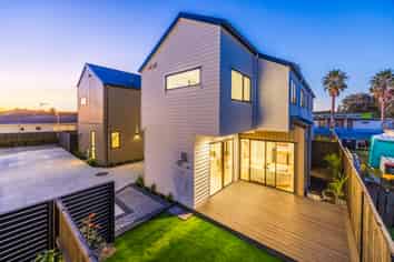 7/4 Bingara Place, Favona