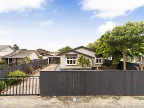 85 Shamrock Street, Takaro