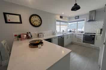 108 Pacific Drive, Fitzherbert