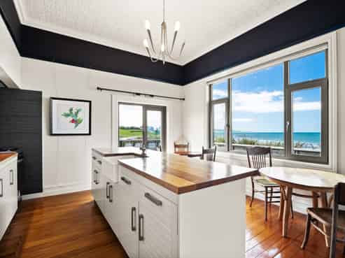 2 Wood Street, Kaka Point