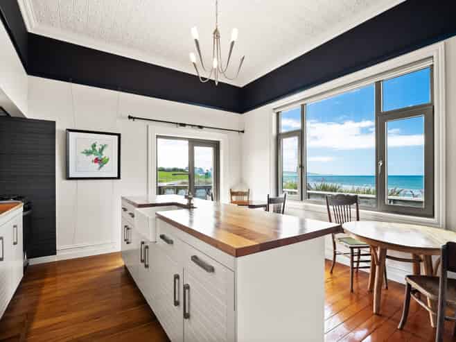 2 Wood Street, Kaka Point