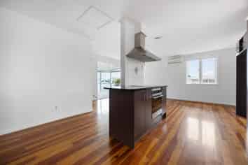 20 Wharf Road, Te Atatu Peninsula