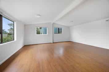 20 Wharf Road, Te Atatu Peninsula