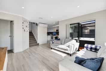 1/27 Roanoke Way, Albany