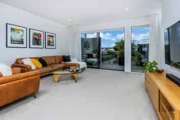 77 Bomb Point Drive, Hobsonville