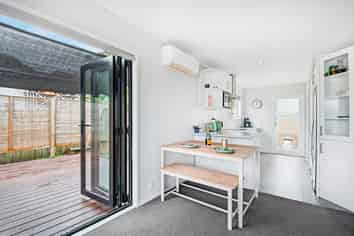 Unit 2/17 Kemp Road, Massey