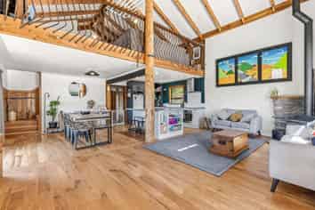 42 Main Road, Luggate