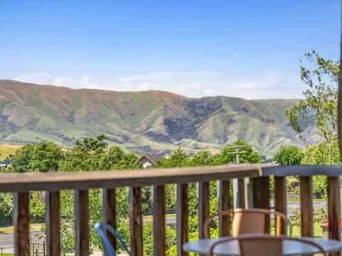 42 Main Road, Luggate