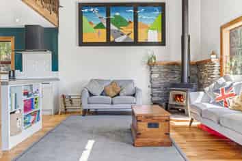 42 Main Road, Luggate