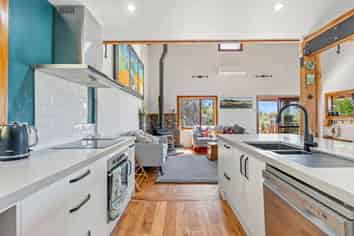 42 Main Road, Luggate