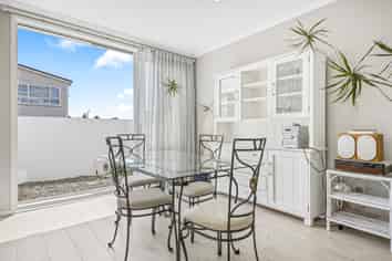 37 Sanremo Lane, Stanmore Bay