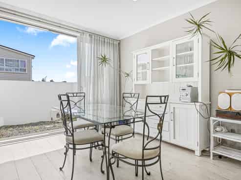 37 Sanremo Lane, Stanmore Bay