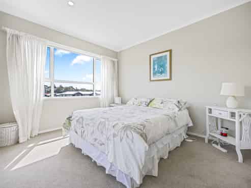 37 Sanremo Lane, Stanmore Bay