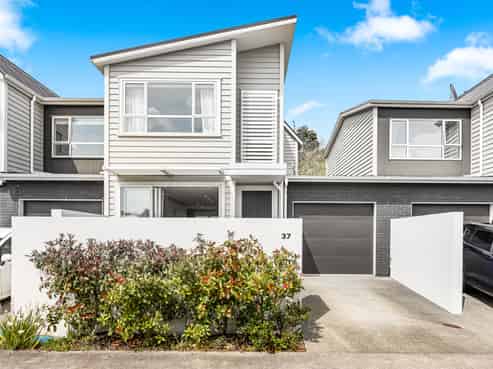 37 Sanremo Lane, Stanmore Bay