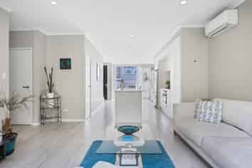 37 Sanremo Lane, Stanmore Bay