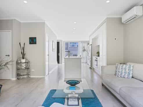 37 Sanremo Lane, Stanmore Bay