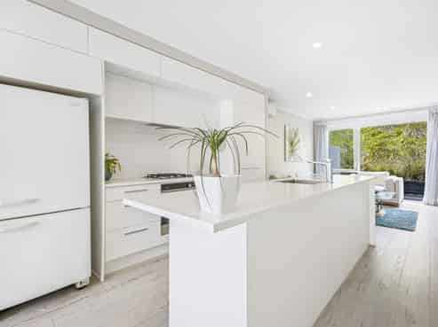 37 Sanremo Lane, Stanmore Bay