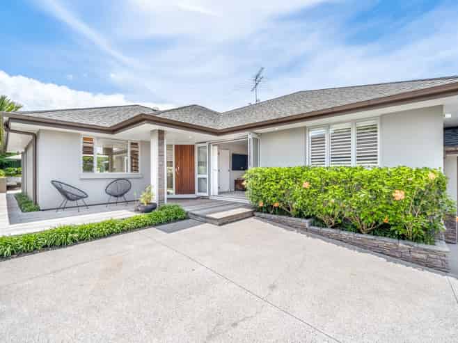 100 Beach Road, Mellons Bay