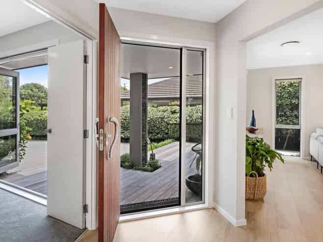 100 Beach Road, Mellons Bay