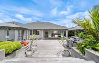 100 Beach Road, Mellons Bay