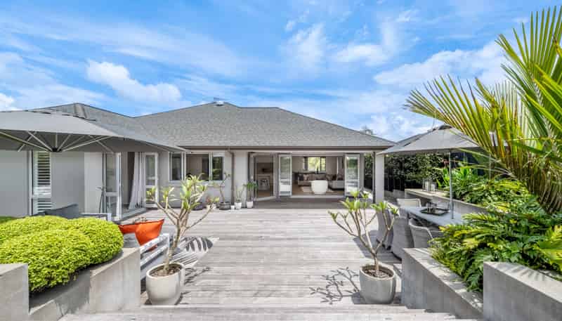 100 Beach Road, Mellons Bay