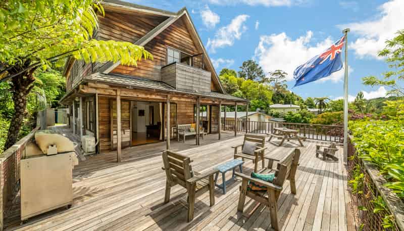 16 Jocelyn Crescent, Pinehaven