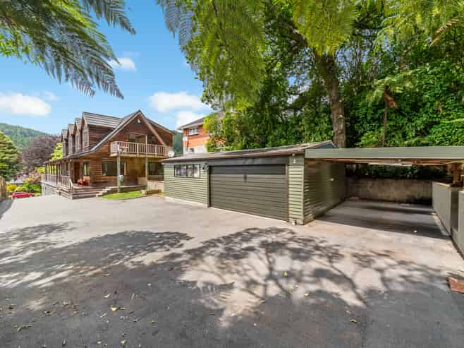 16 Jocelyn Crescent, Pinehaven