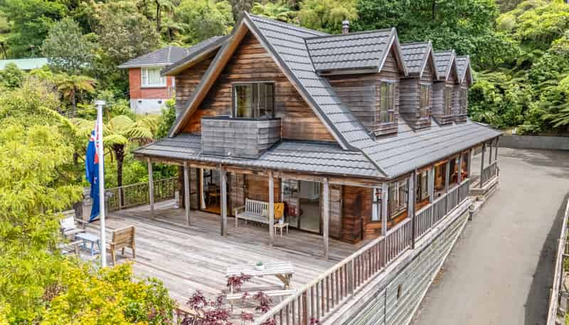 16 Jocelyn Crescent, Pinehaven