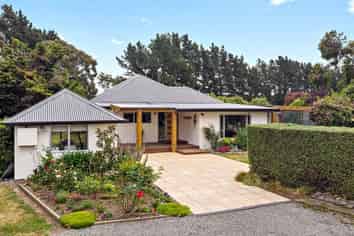 986 Selwyn Road, Burnham