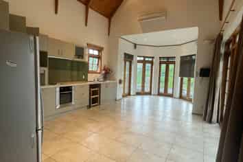 170 Potts Road, Whitford