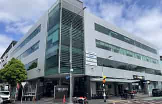 Motivated sublease in prominent address