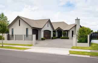 66 Palliser Drive, Huntington