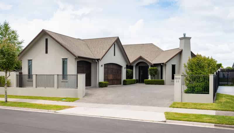 66 Palliser Drive, Huntington