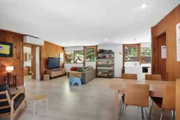 24 Mahoe Road, Titirangi