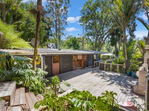 24 Mahoe Road, Titirangi