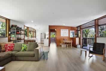 24 Mahoe Road, Titirangi