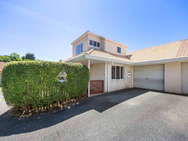 3A Central Park Drive, Te Atatu South