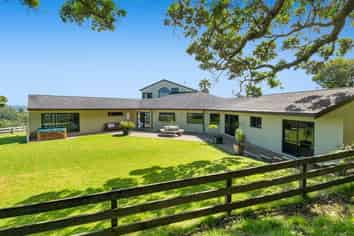 987 Hibiscus Coast Highway, Waiwera