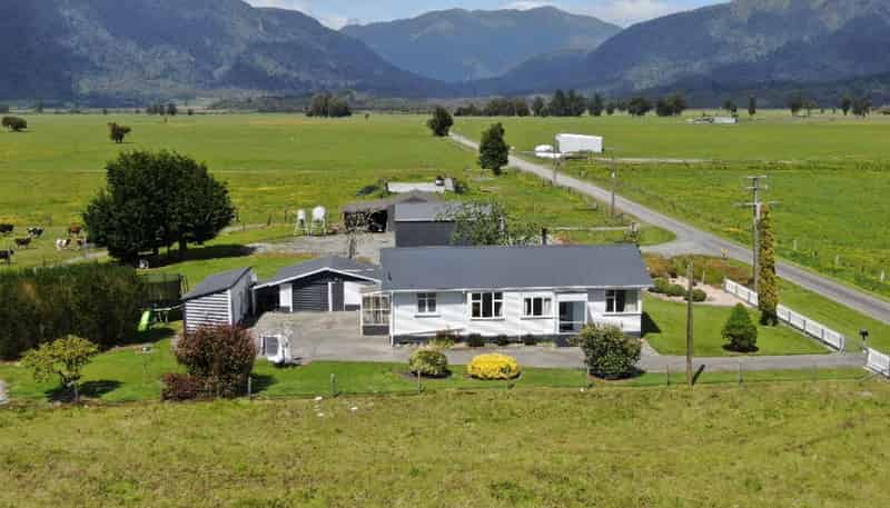 28 Stopbank Road, Hokitika