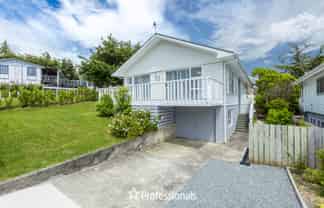 8 Robson Street, Stokes Valley