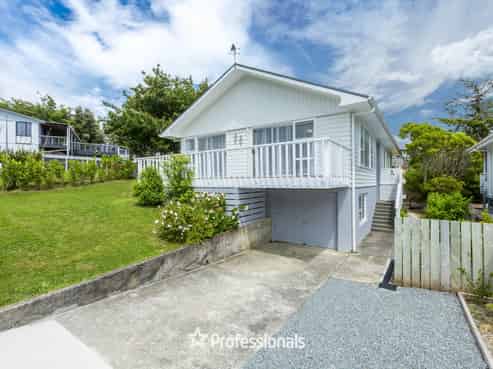 8 Robson Street, Stokes Valley