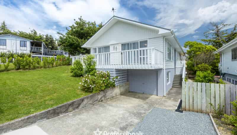 8 Robson Street, Stokes Valley