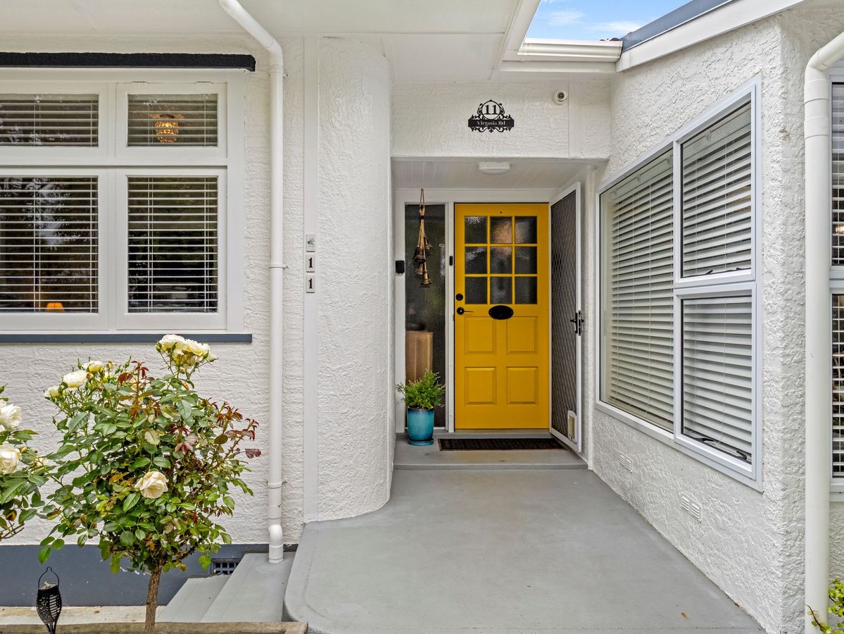 Timeless charm, sought after location - Widok 4