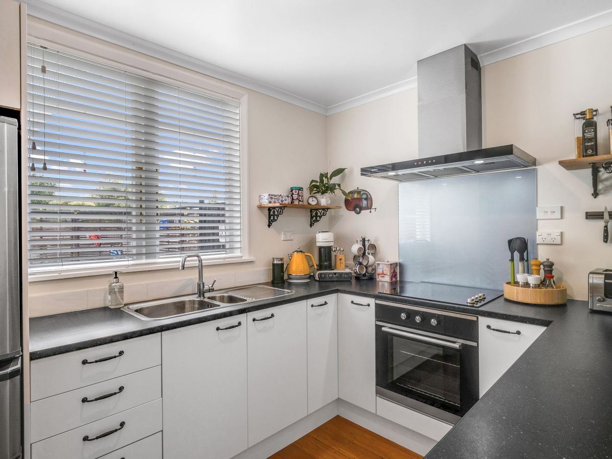 Timeless charm, sought after location - Widok 2